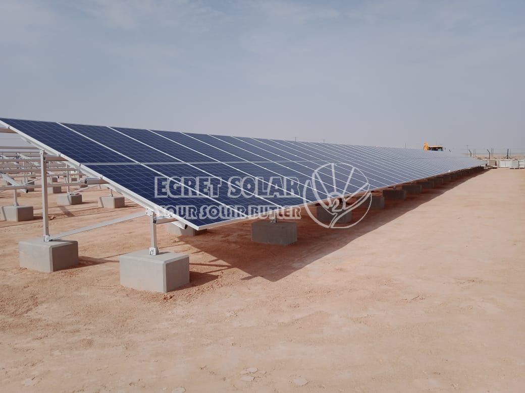 Installation d'une structure de montage solaire au sol de 300 kW aux Émirats arabes unis