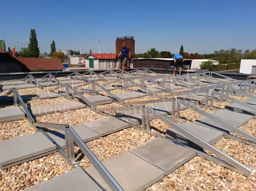 Comment installer un système de montage solaire à ballast est-ouest ?